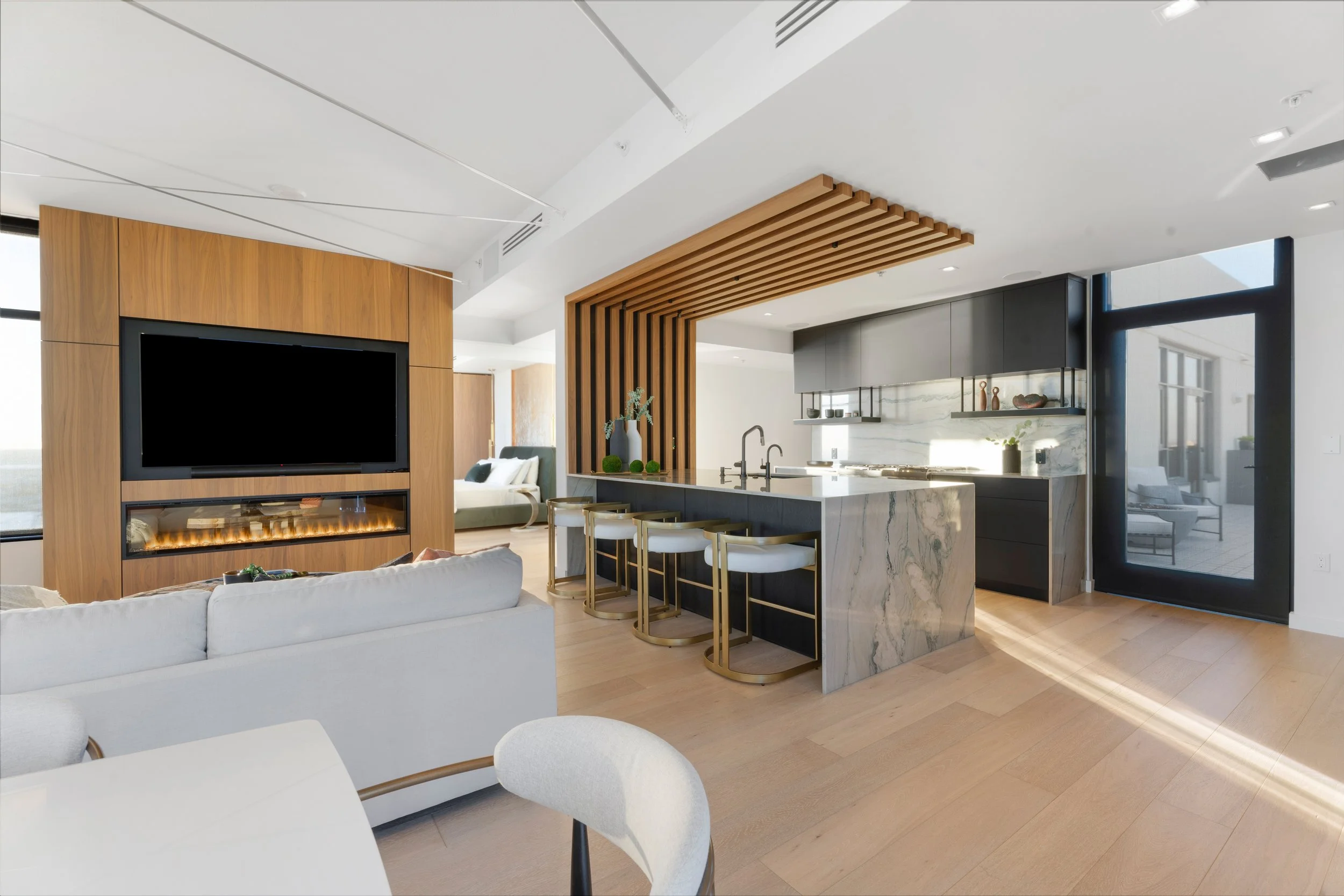 Electra 4303 interior in San Diego, California by Madelene Ross Design Studio