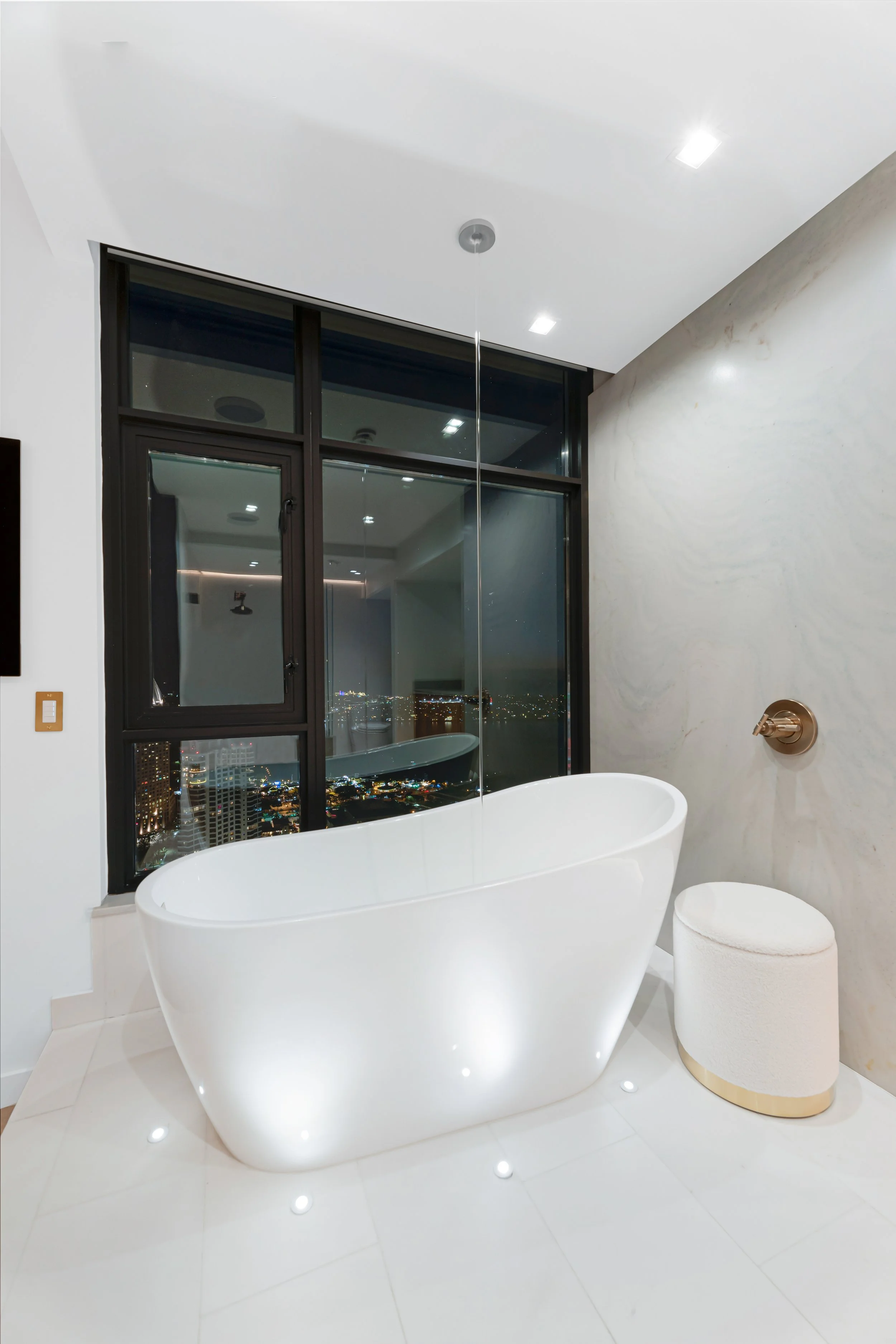 Electra 4303 interior view in San Diego, California by Madelene Ross Design Studio