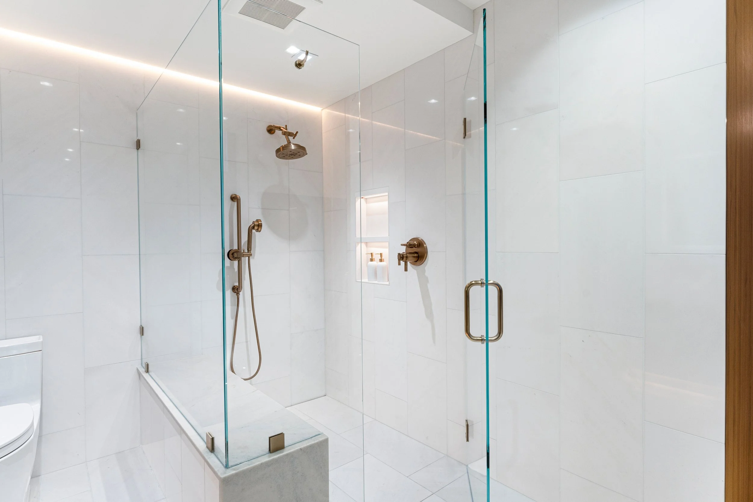 Electra 4303 interior in San Diego, California by Madelene Ross Design Studio
