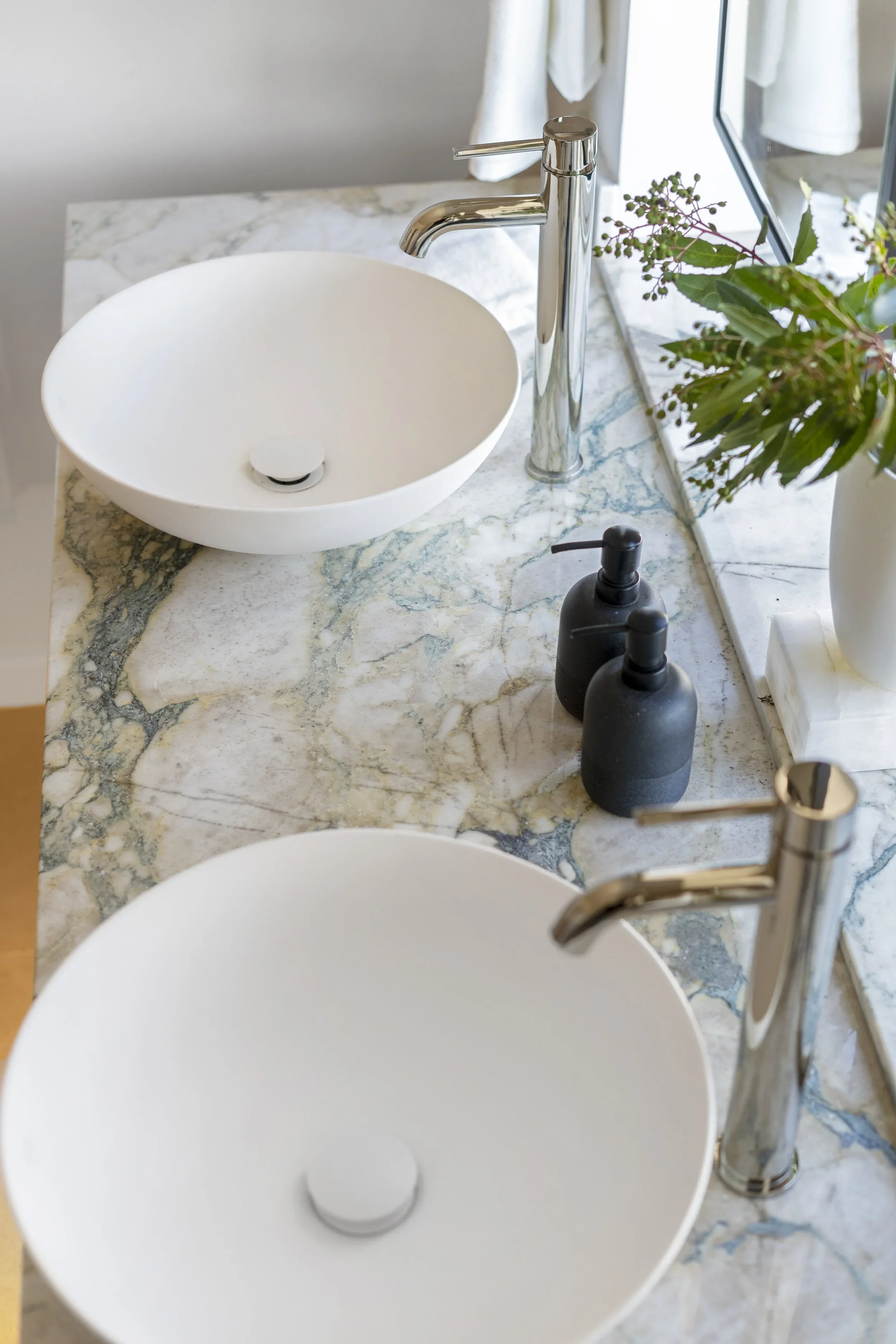 Resmar Road kitchen in San Diego, California by Madelene Ross Design Studio