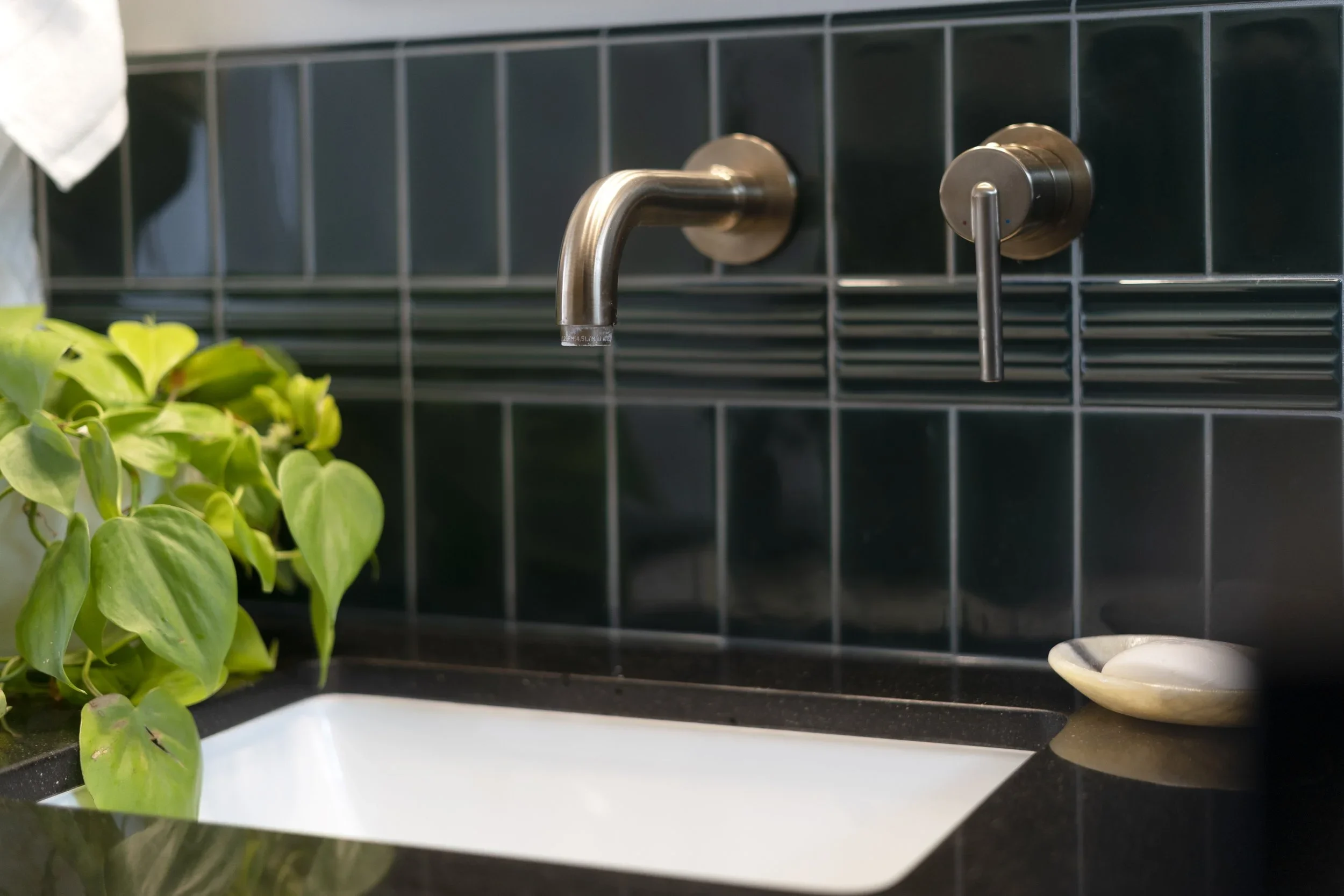 Resmar Road kitchen in San Diego, California by Madelene Ross Design Studio